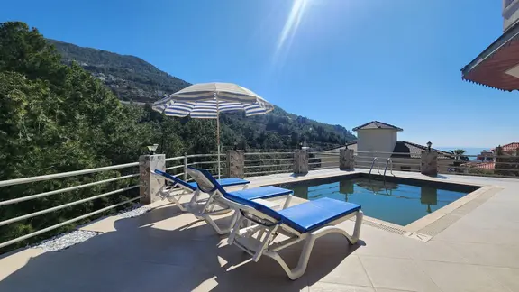 Alanya Tepede 4+1 İki Katlı Ozel Sauna 330 M2 Satılık Villa 2