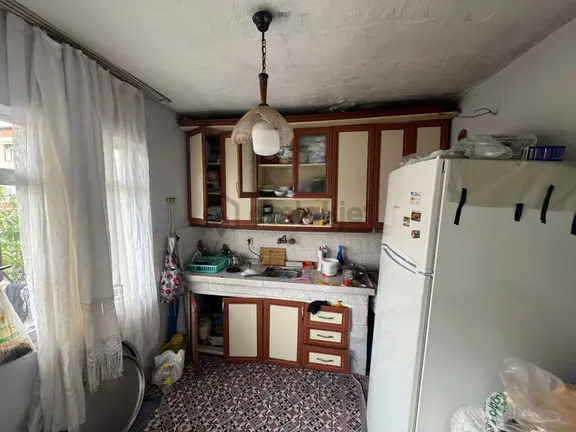 Turgutlu 7 Eylül Mahallesinde Komple Satılık Üç Katlı Bina 1