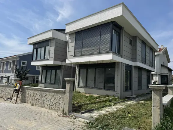Büyükçekmece Güzelce Müstakil Bahçeli Lüks 6+1 Satılık Villa 1