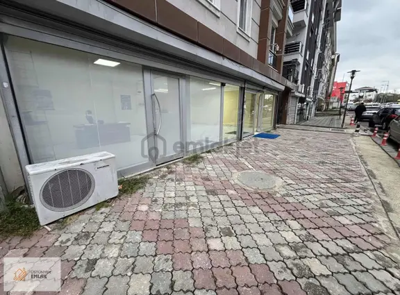 Büyükçekmece Ekinoba Mahallesinde 100 M2 Satılık Dükkan 2