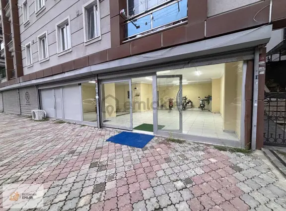Büyükçekmece Ekinoba Mahallesinde 100 M2 Satılık Dükkan 1