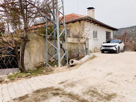 Korkuteli Sülekler Merkezde İçerisinde Evi Olan Bahçe ! 1