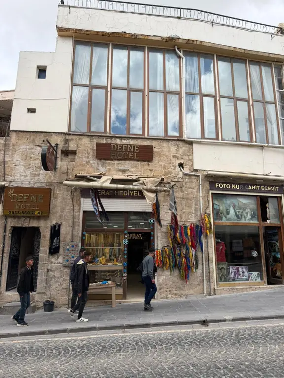 Umut Emlak'tan 1.cadde Üzeri Satılık 5 Odalı Tarihi Konak(otel) 1