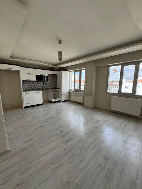 Zeki Emlak'tan Muradiye Mh. İstasyon Civ. 3+1 Kiralık Dubleks 1