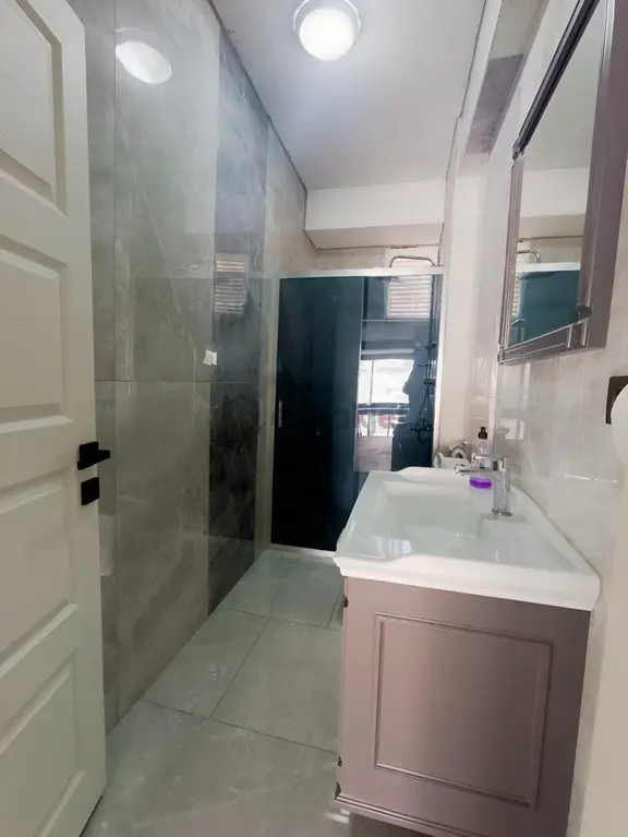 Tem İle Havaalanı Bağlantı Yolu Üzeri Kiralık Showroom& Mağaza 2