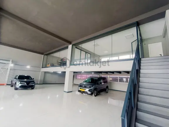 Tem İle Havaalanı Bağlantı Yolu Üzeri Kiralık Showroom& Mağaza 1