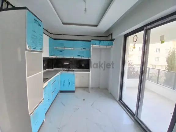 Akçay Emlak'tan Akşehir Park Hayat Hastahanesi Civarı Ara Kat Satılık Sıfır 2+1 Daire 1