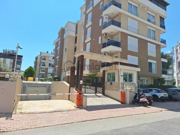 Antalya Konyaaltı Hurma Mahallesinde Havuzlu Site İçinde Geniş Teraslı Eşyalı Kiralık 3+1 Dubleks 2