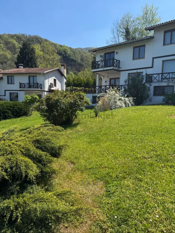 Sapanca Yanık’ta Site İçinde Göl Manzaralı Villa, 2