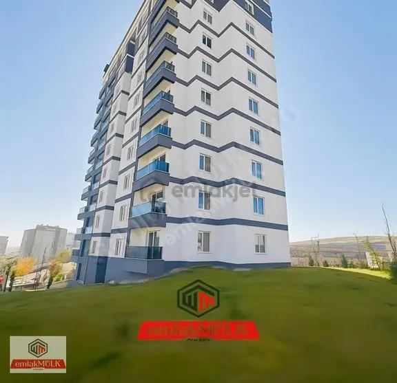 Emlakmülk'ten Oturuma Hazır Geniş Ferah Satılık 2+1 Daire 2