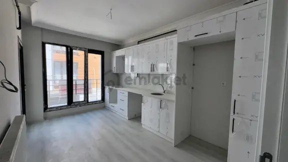 Atatürk Mahallesinde Kapalı Otoparklı Kiralık 3+1 Daire 1