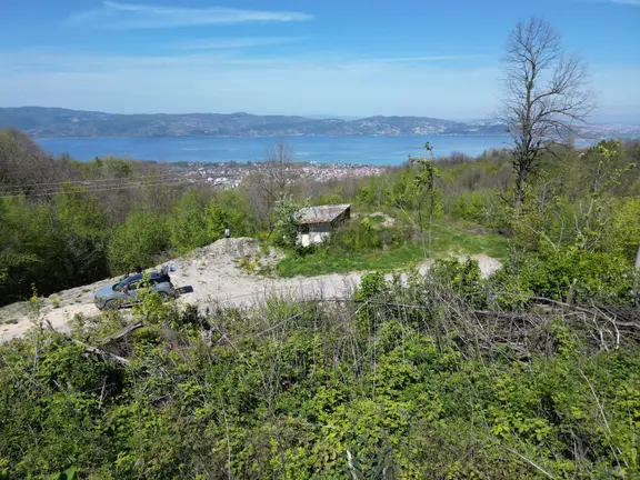 Göl Manzaralı İmar Sınırında Anayol Üstü Arazi 2