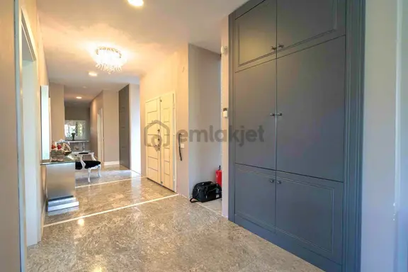 Kuşadasında Tek Katlı Satılık Merkeze Çok Yakın Çiftlik Evi 2