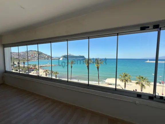 Kuşadası Emsalsiz Lokasyon Sahil Yolunda Deniz Manzaralı Yalı Dairesi 1