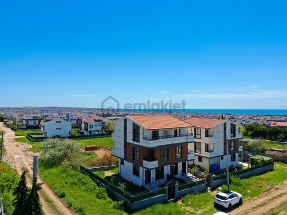Yeniçiftlik Merkezde En Güzel Konumda 4+1 Bahçeli Yazlık Villa 2