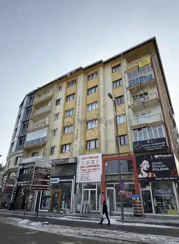 Yakamoz Gayrimenkulden Merkezi Konumda Satılık 3+1 Daire 1