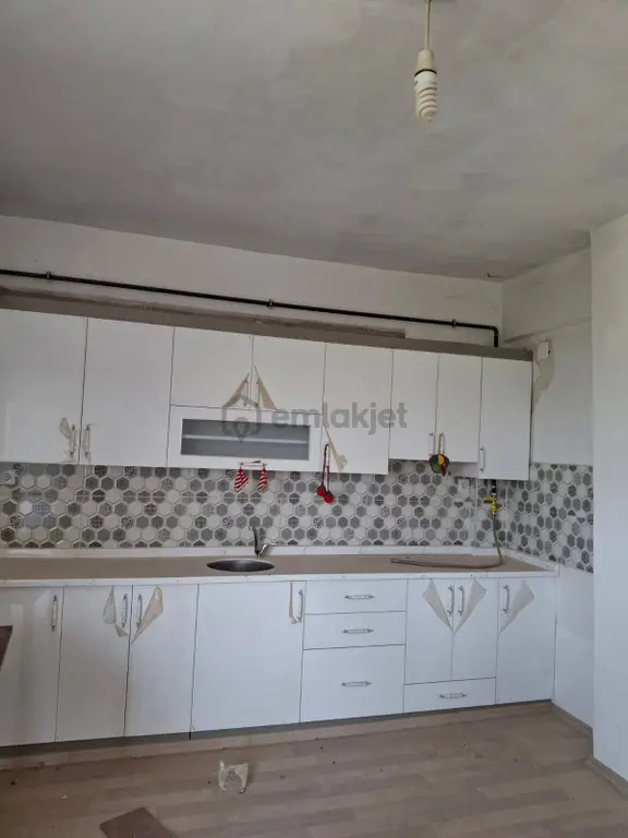 Tokat Niksar'da Adalet Gold Group Emlak'tan Bahçeli Evler Mahallesinde 3+1 Kiralık Daire 1