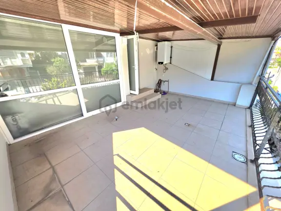 Kuşadası Marina Bölgesinde Geniş Doğalgazlı Satılık Villa 2
