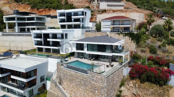 Alanya Bektaş’ta Asla Kapanmayan Deniz Ve Kale Manzaralı Lüks Villa 2