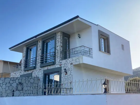 Seferihisar Doğanbeyde Satılık 2+1 Deniz Manzaralı Bahçeli Villa 2
