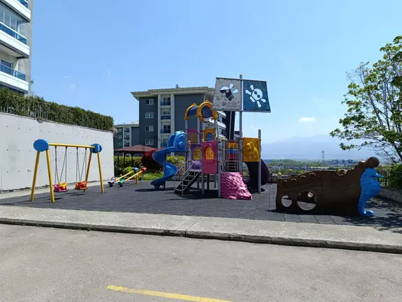 Yıldız Konutlarında En Özel Konumda, En İyi Manzaralı 4+1 Daire 2