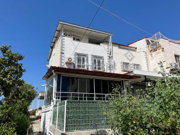 Kuşadası Kadınlar Denizi’nde Eşyalı Kiralık Tripleks Villa 2