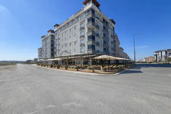 Remax Land'den Cengiz Topel Caddesinde Kiralık İşyeri 1