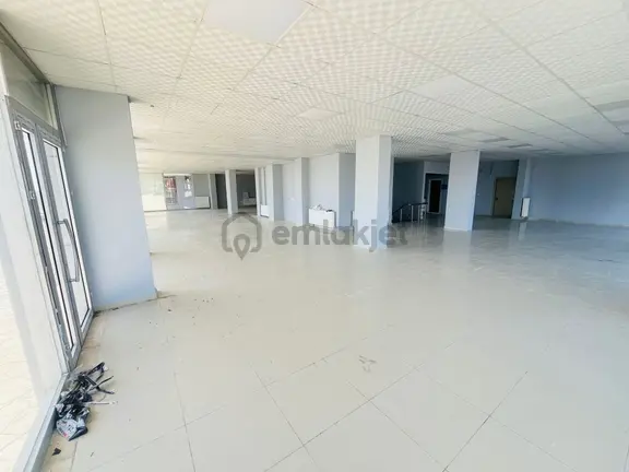 Remax Land'den Cengiz Topel Caddesinde Kiralık İşyeri 2
