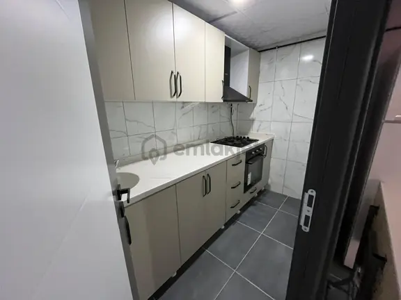 Merkezde 1+1 Eşyalı -- Kiracılı Satılık Daire -- Burcu Emlaktan 2
