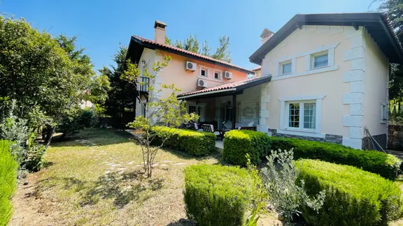 Beycik'te Eşsiz Konumda Mobilyalı Kiralık Müstakil Villa 1