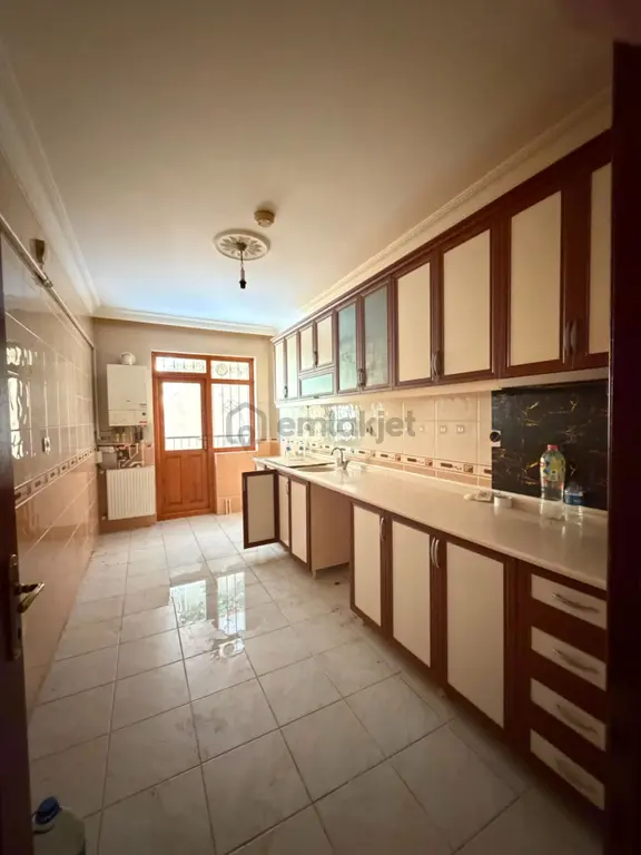 Satılık*osmangazi*aşıkpaşa Caddesin De*katta*geniş*yapılı*daire* 1