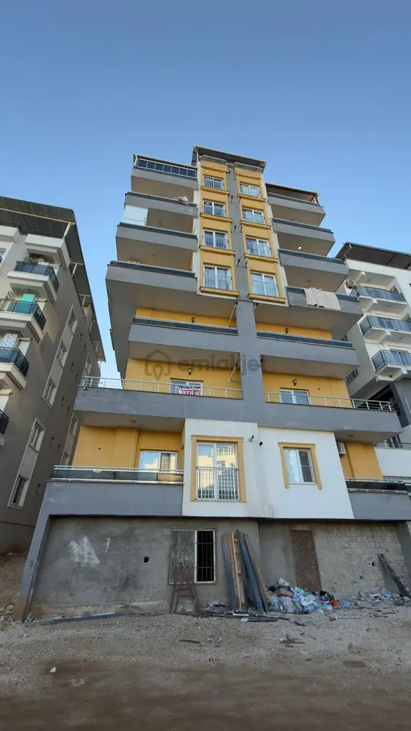 Barak Emlak'tan Merkezi Konumda Satılık 1+1 Eşyalı Daire 1