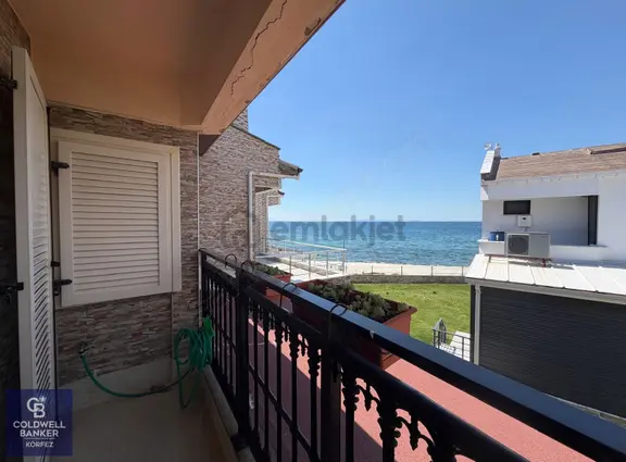 Edremit/avcılarda Denize Sıfır 3+1 Yüzme Havuzlu Satılık Dubleks 1