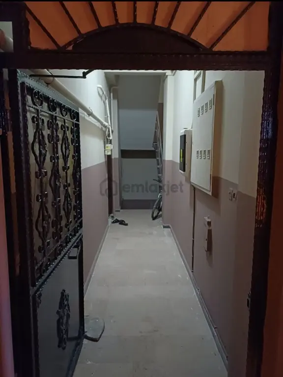 Yatırımlık Fırsat Daire Giriş Koridorla Birlikte 4+1 Sıfır Yapılı Daire 2