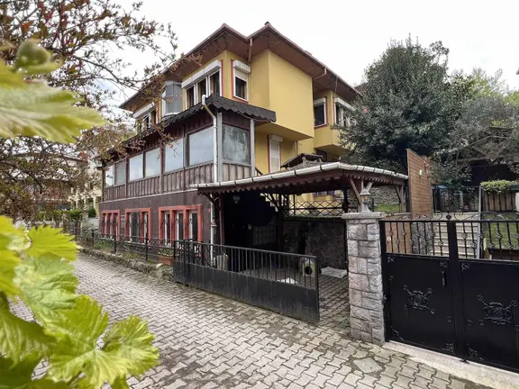 Üsküdar Çengelköy Ata-2 Sitesinde 300 M2 Tripleks Tekli Villa 2
