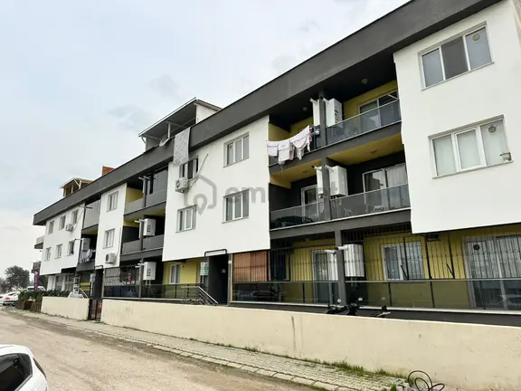 Zeki Emlaktan Manisa Muradiye Mh Bahçeli Nizam Satılık 2+1 Arakat Daire 1