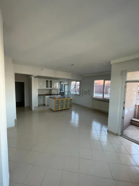 Güven Emlaktan 3+1 Kiralık Daire Merkezde 2