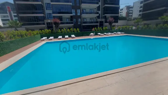 Kayapada 3,5+1 Geniş Kullanımlı Bahçeli Satılık Giriş Katı Daire 2