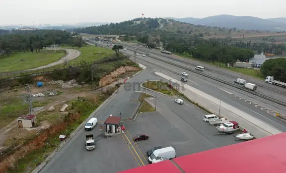 İstim Sanayi Sitesinde Tamamı E-5 Cephe Düz Ayak 330 M2 Dükkan 2