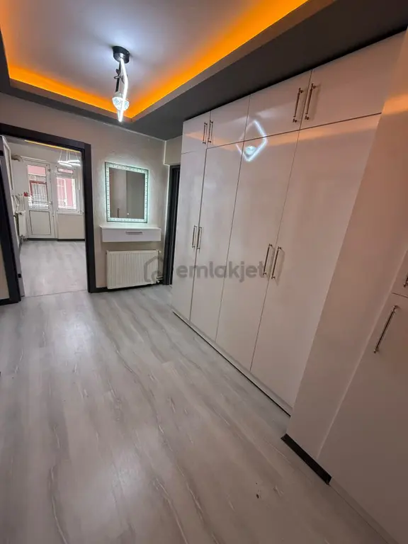 Bilgen Vatan'dan Aşıkpaşa Cadde Yakını Balkonlu Megalüks Yapılı Masrafsız Bakımlı Satılık 3+1 1