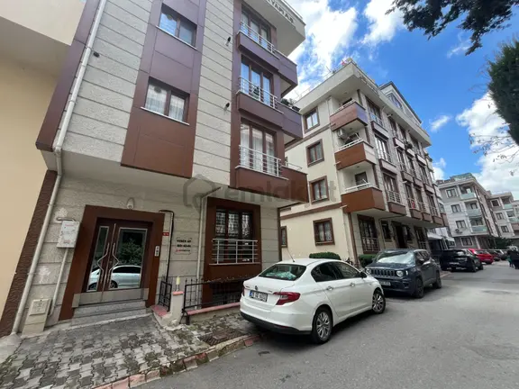 Kapalı Otoparklı! Ümraniye Esenevler'de Satılık Boş 1+1 Daire 2