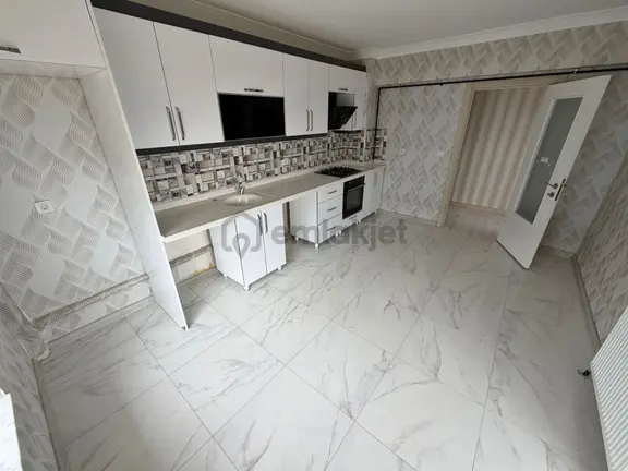 Yıldız'dan Okullar Bölgesnde Katta Türk Hamamlı Geniş Balkon 3+1 2