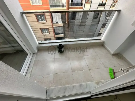 Zeki Emlak'tan Muradiye'de 2+1 Ön Cephe, K.mutfak Satılık Daire 2