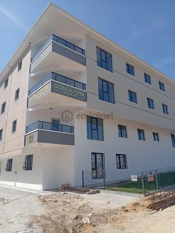Yenikent'te Satılık 3+1 Ebeveyn Banyolu Daire 1