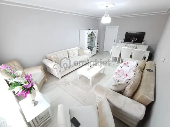 Andiçen Mahallesinde Merkeze Yakın 3+1 Full Yapılı Ara Katta Satılık Daire 1