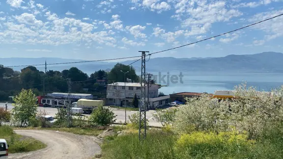 Sapanca Gölü Manzaralı , Yol Kenarı Satılık Meyve Bahçesi 1