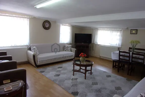 Sarıyer Hacıosman Metrosuna Çok Yakın 3+1 130 Metrekare Eşyaklı Kiralık Daire 1