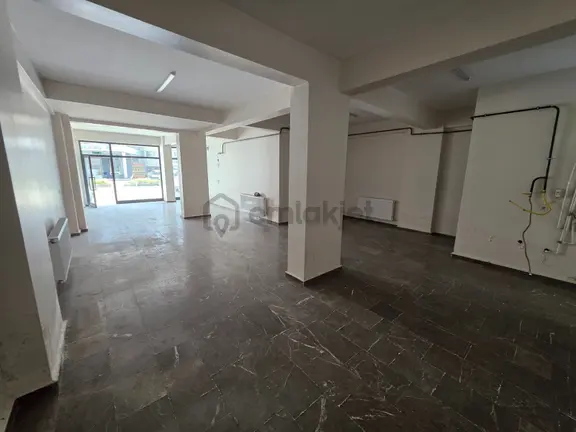 Rota Emlaktan En İşlek Cadde Üzerinde Kiralık İşyeri 2