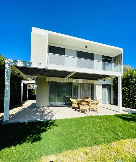 Alaçatı Göbene Mevkiinde Havuzlu Site İçinde Kiralık Villa 1