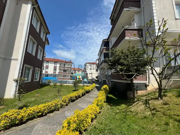 Karasu Çiğdem Emlaktan...efsane Site ^^karanfil^^de Havuz Başı 2